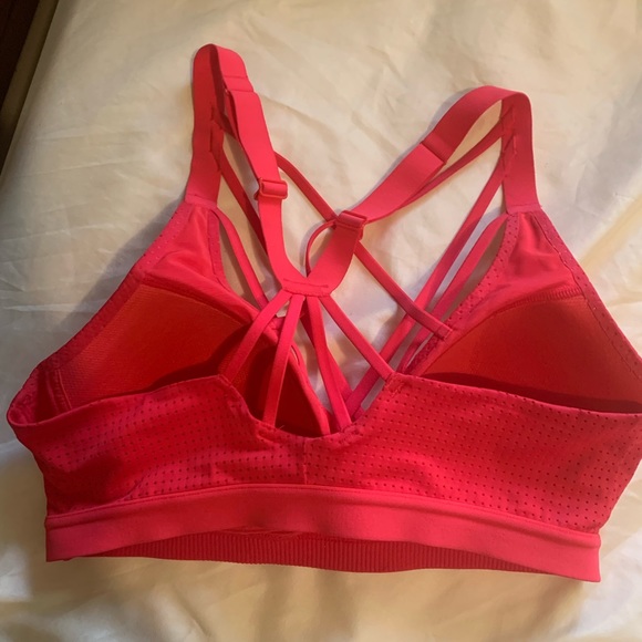 Red sports bra - Picture 2 of 3
